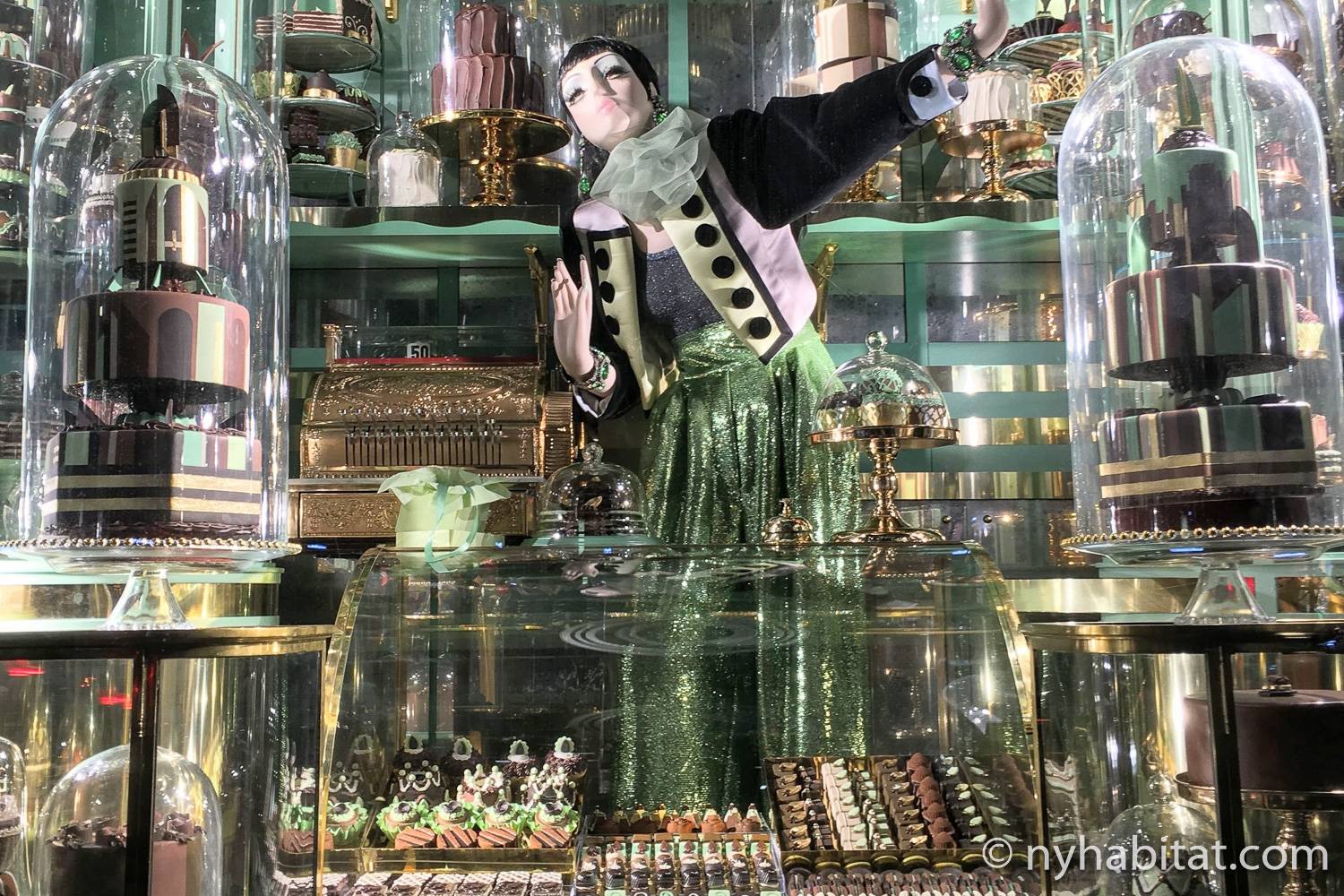 Bergdorf Goodman Unveils Holiday Windows Inspired by New York's Iconic  Institutions – The Hollywood Reporter