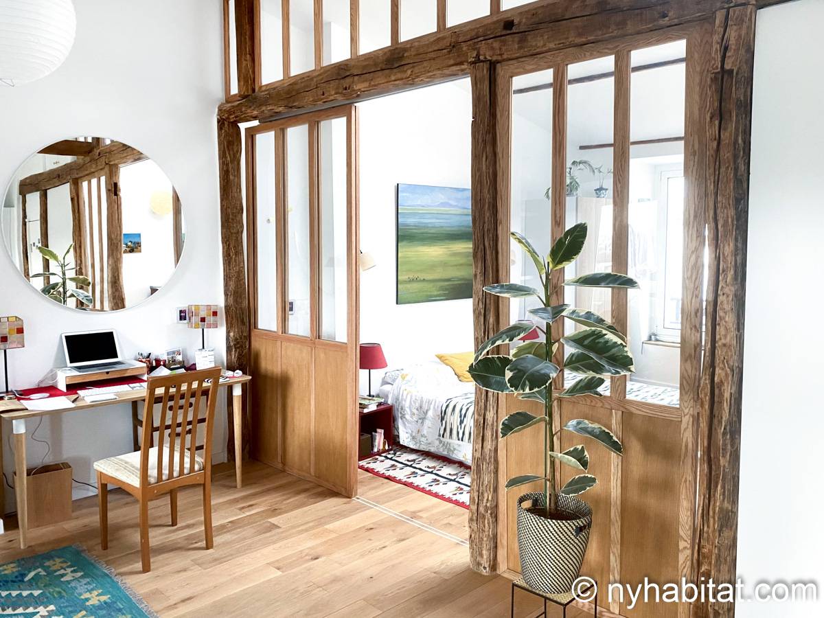 Unwind in a modern Paris loft with open living space (PA-1632)