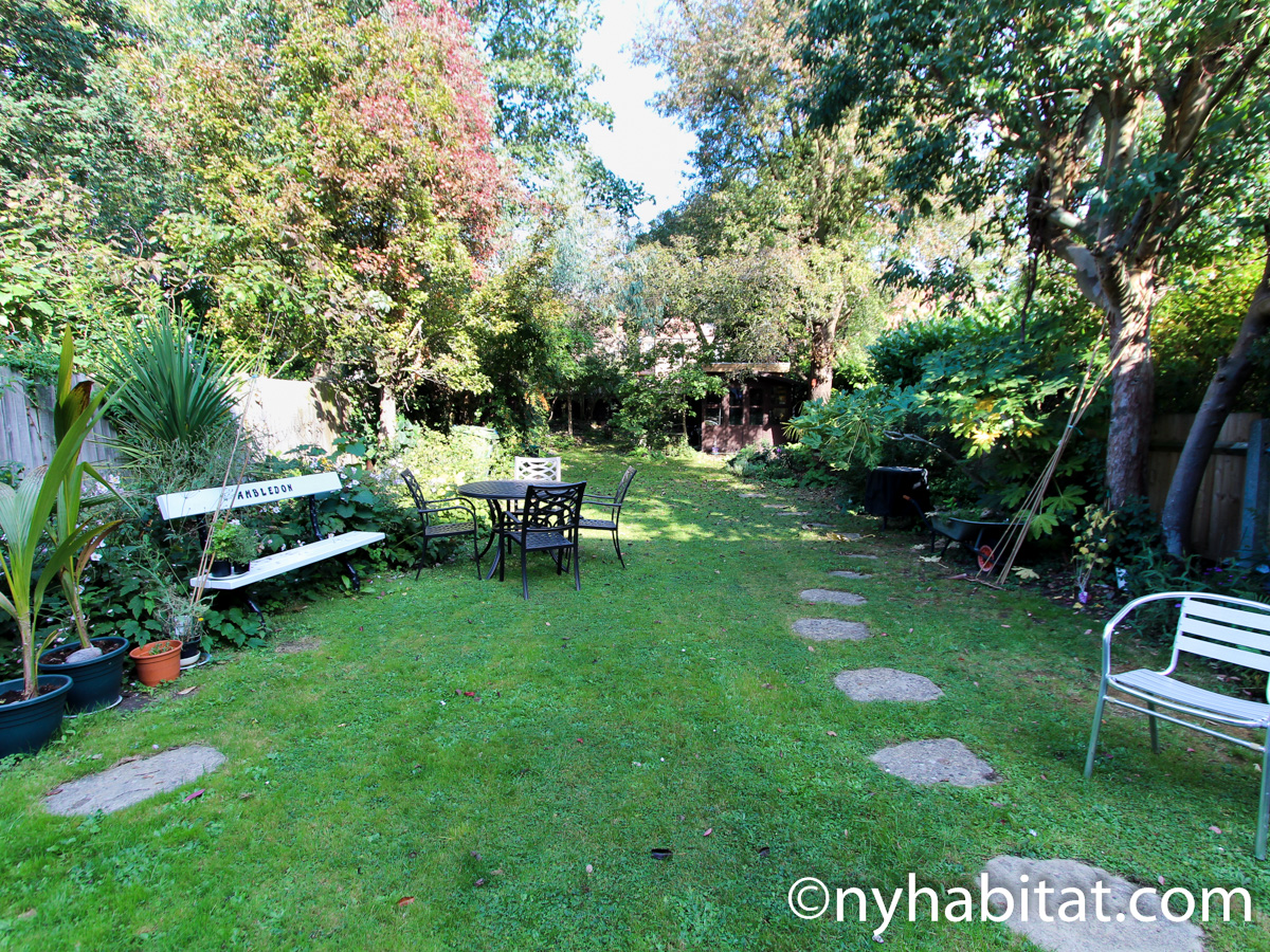 Image of fenced backyard garden in LN-24 with bench.