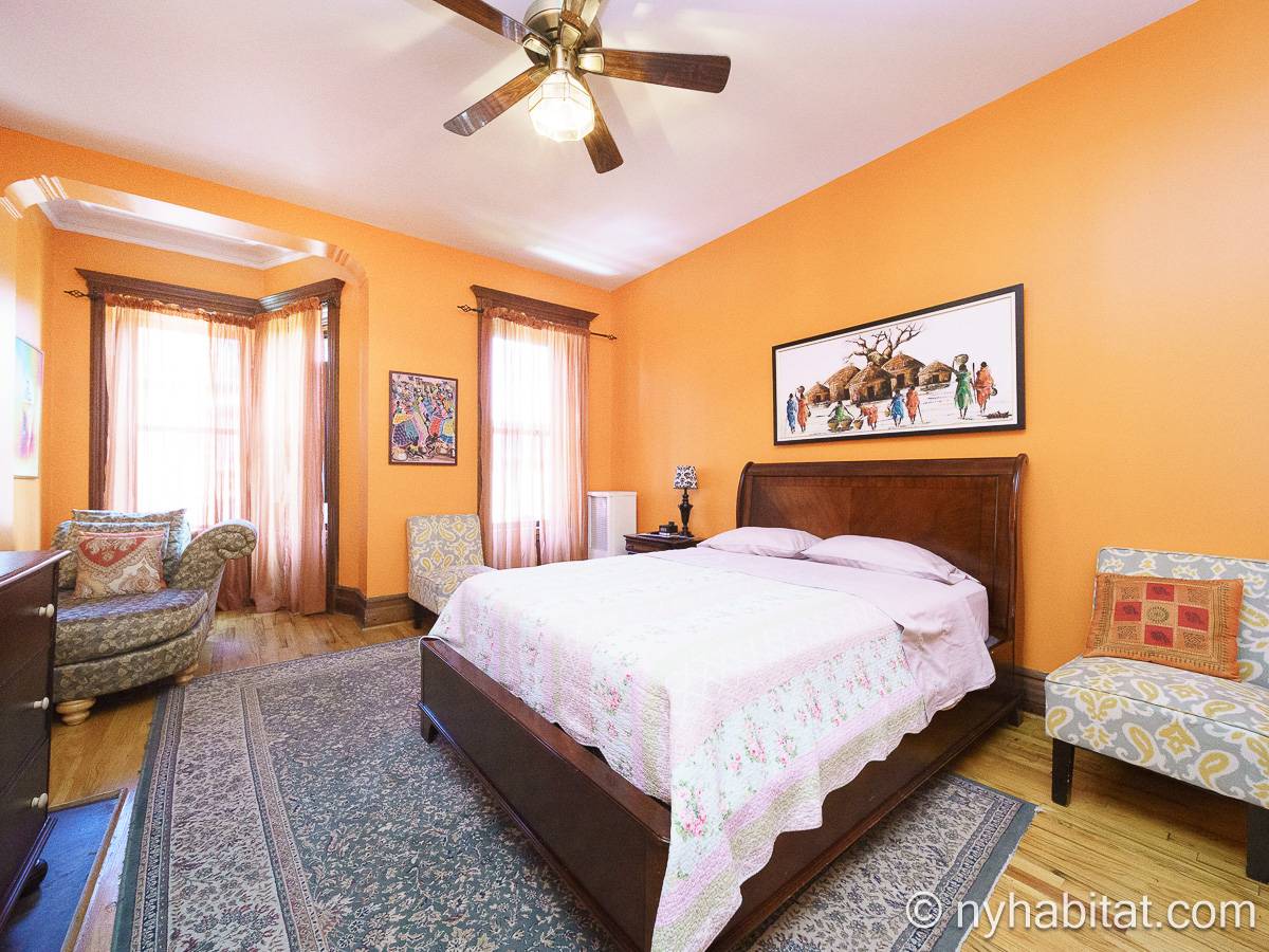 The cozy exposed brick of this Harlem 1-bedroom apartment is ideal for a fall escape (Rental ID: NY-16091)