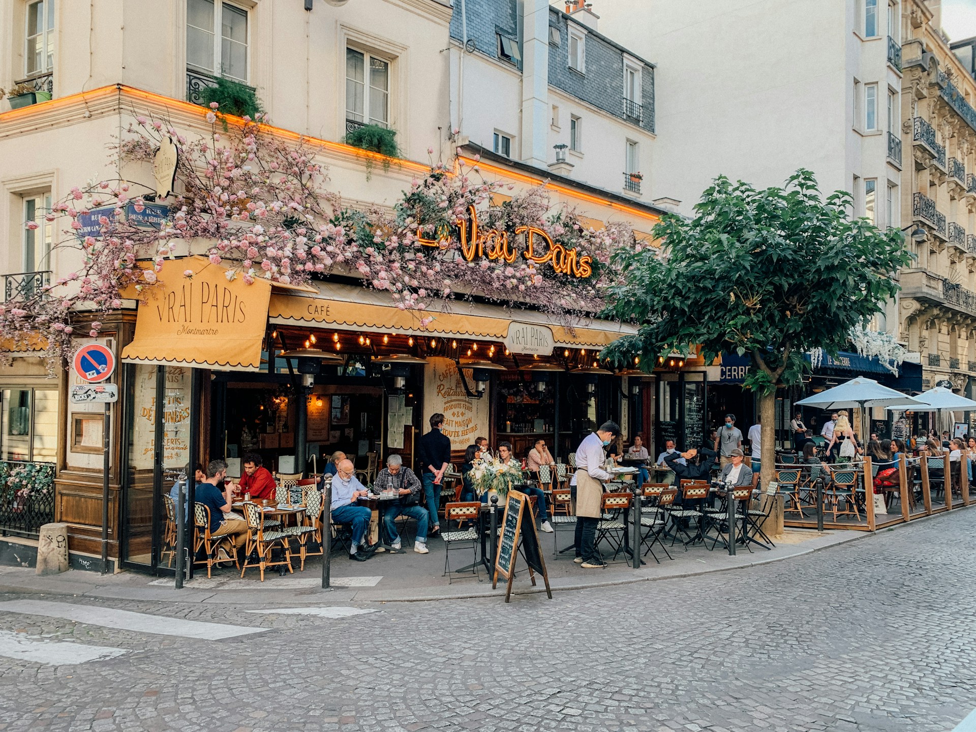 Start your day with an espresso in a quiet corner of a classic Parisian café. (Alex Harmuth via Unsplash)