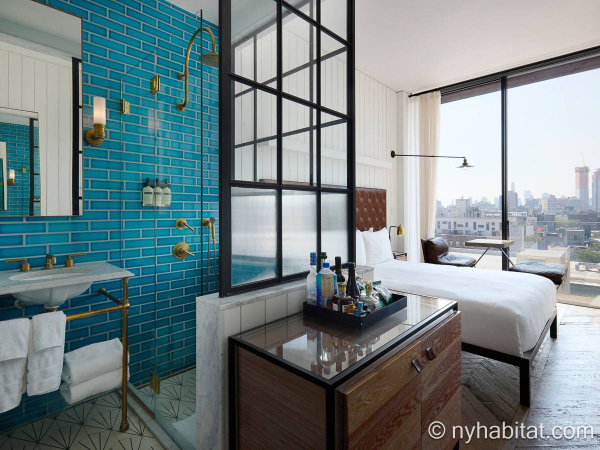 Rent this vacation rental near the marathon route in Williamsburg. (Rental ID: NY-20236)