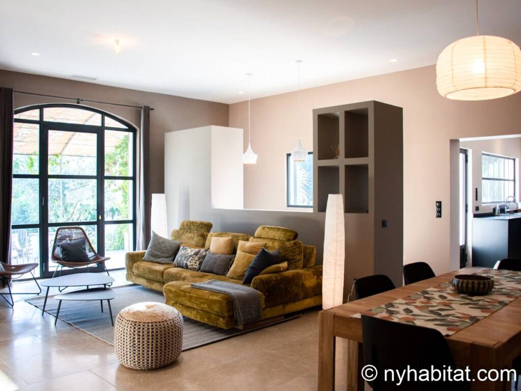 Living room of the 6 bedroom vacation rental in Eyragues, Provence. (Rental ID: PR-1273)