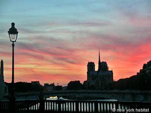 Sonnenuntergang in Paris über der Seine