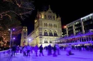 Winterwunder in London: Eisbahn am Natural History Museum, Kensington-Chelsea