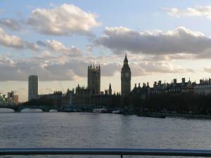 Den Sprung von der London Bridge wagen