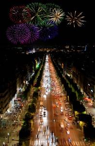 Das Feuerwerk auf der Champs-Elysées zu Silvester