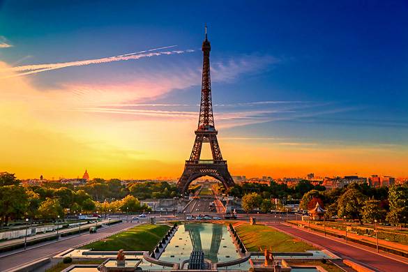 Foto vom Champ de Mars und dem Eiffelturm in Paris