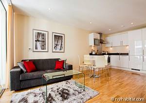 Bild eines Wohnzimmers und einer Küche in einer Ferienwohnung in London