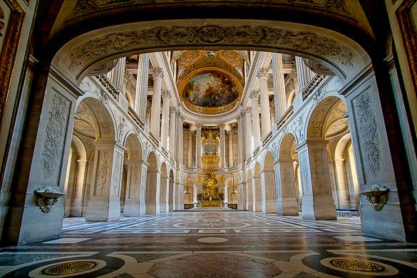 Bild des Inneren der Kapelle im Château de Versailles
