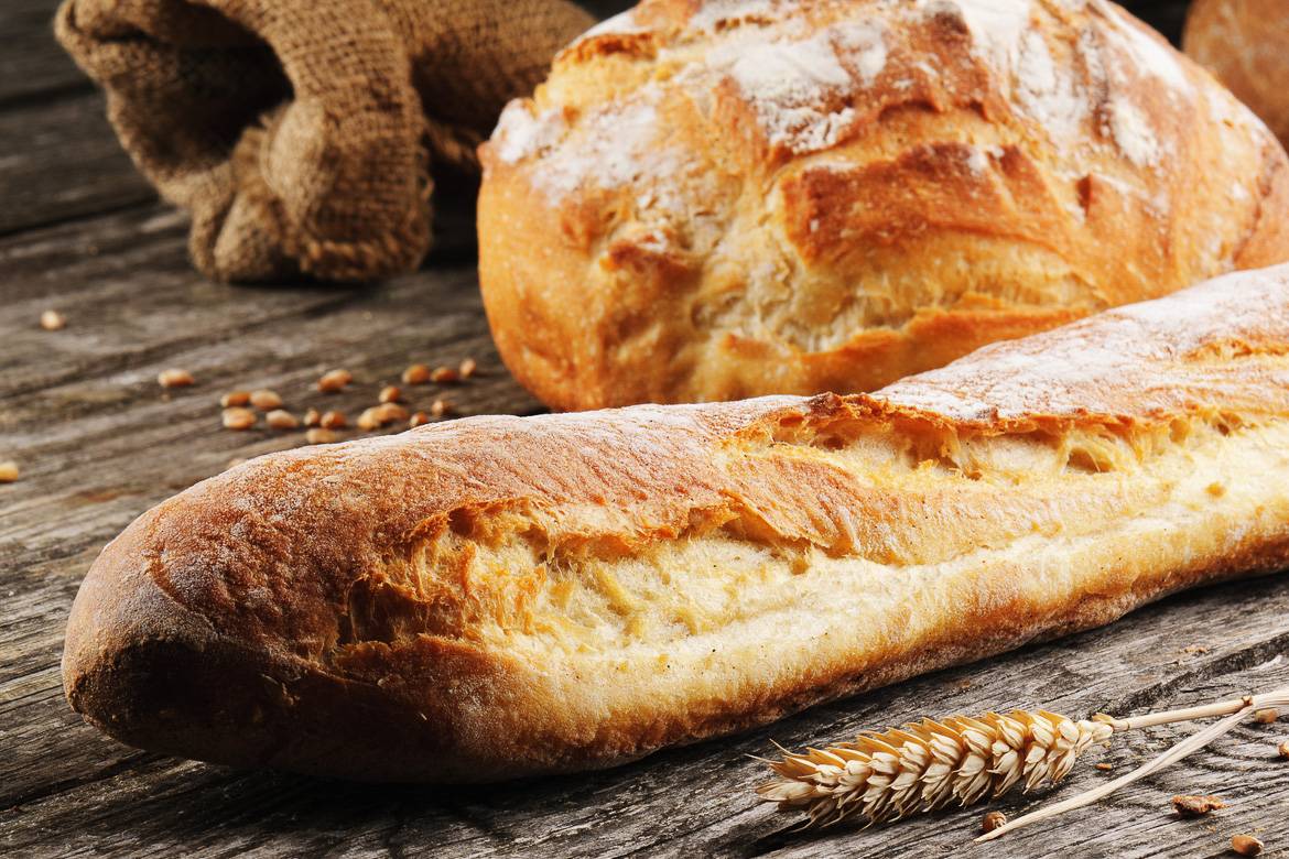 Bild von französischem Brot und einem Baguette in Paris