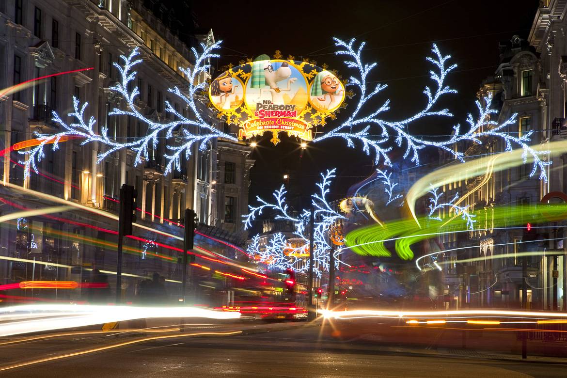 Die Londoner Straßen leuchten in der Weihnachtszeit