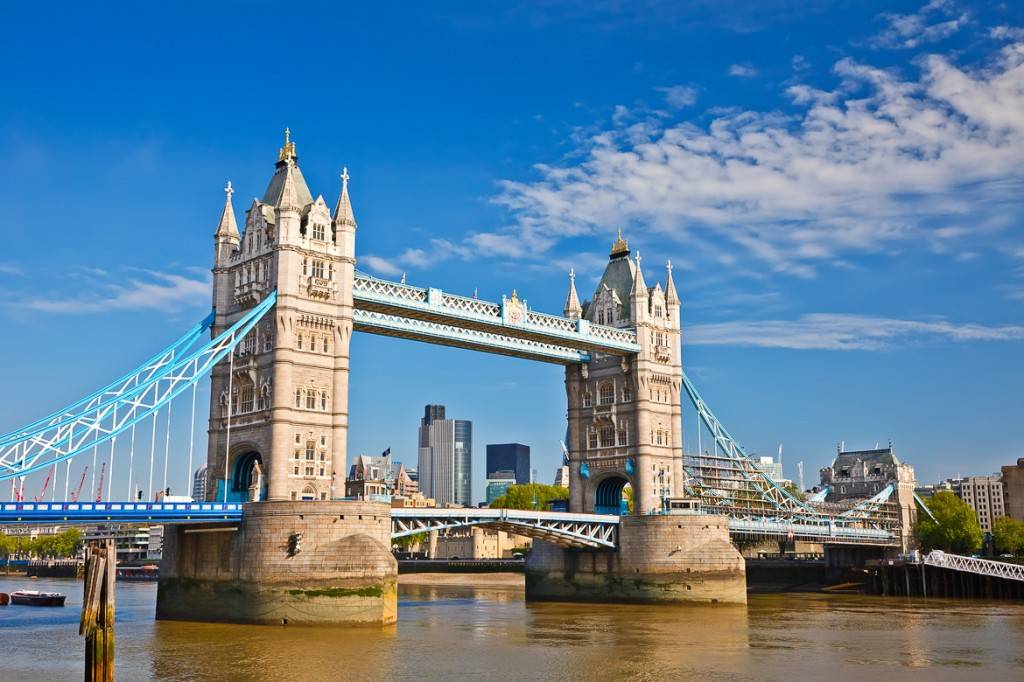 Bild der Tower Bridge über der Themse