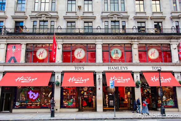 Bild der Weihnachtsauslage vom Spielwarenladen Hamleys