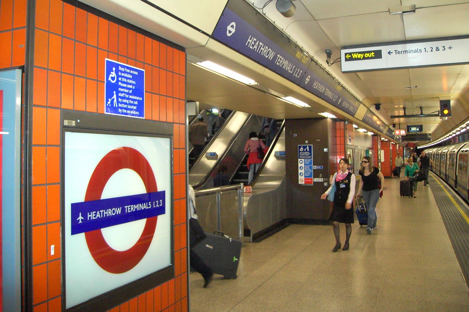 Mit Der U Bahn Von Heathrow Nach London www.nyhabitat.com