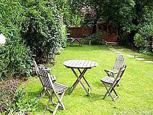 Location meublée à Londres. Photo du jardin d'un appartement T1 à Willesden, Camden-Brent (LN-24)