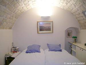 Location de vacances à Paris. Photo d'un appartement T2 à Saint Germain des Prés (PA-1348)