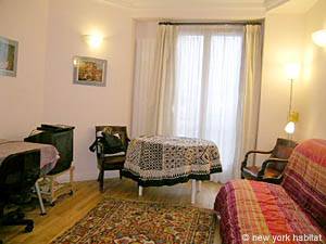 Location meublée à Paris. Photo d'un appartement T2 à Montmartre (PA 3630)