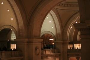 Tourisme et loisirs à New York. Photo du hall d'entrée du Metropolitan Museum.