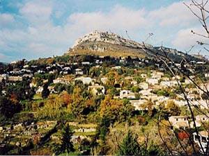 Tourisme et loisirs dans le sud de la France. Photo des montagnes autour de Saint Paul de Vence