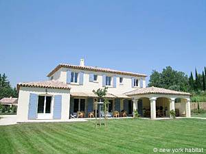 Location de vacances dans le Sud de la France. Photo d'une villa T5 à Saint Rémy de Provence, Alpilles (PR-557)