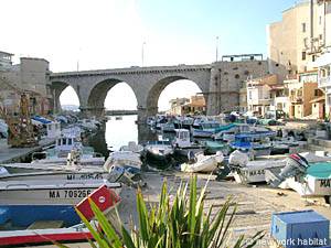 Tourisme et loisirs dans le sud de la France. Photo du Vallon des Auffes à Marseille.
