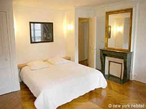 Location meublée à Paris. Photo d'un appartement T4 à Saint Germain des Pres, St Michel (PA-2646)