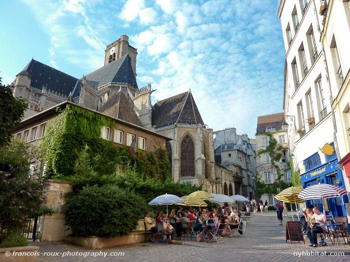 Une photo de la rue des Barres dans le Marais à Paris