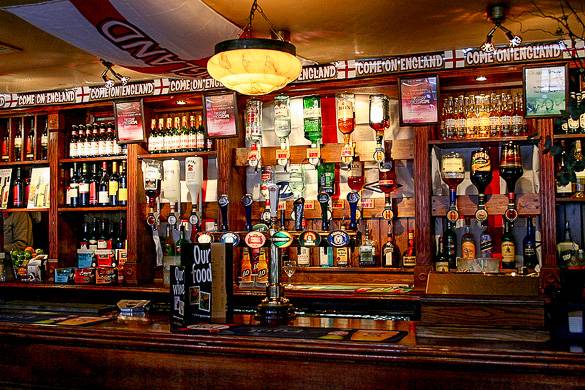 Photo d'un pub traditionnel prise à Londres, Angleterre