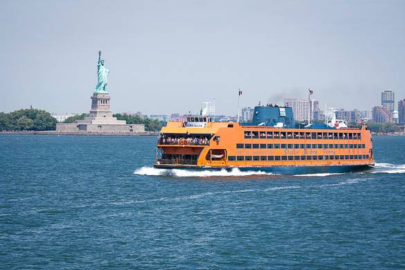 Photo du ferry de Staten Island et de la Statue de la Liberté