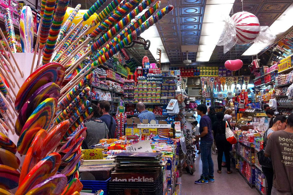 Photo de l’Economy Candy sur Rivington Street au cours d’une journée typique