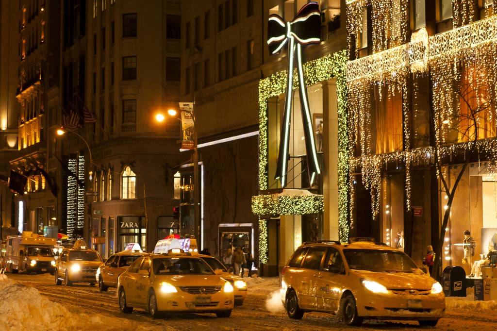 Photo d’une rue enneigée