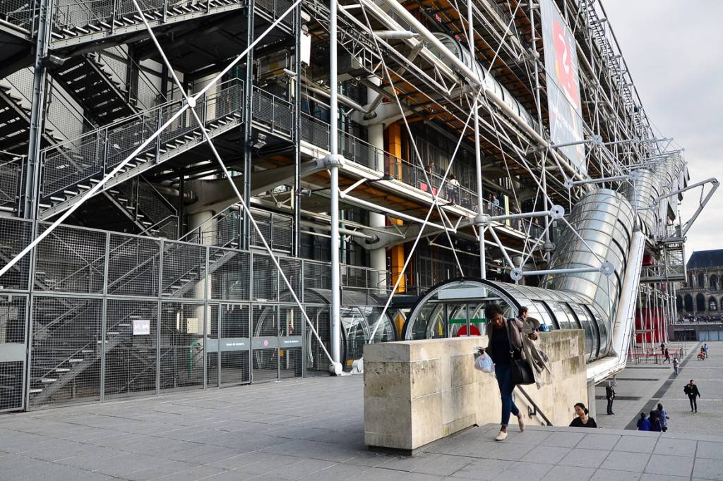 Photo de l’escalator extérieur du Centre Georges-Pompidou à Paris