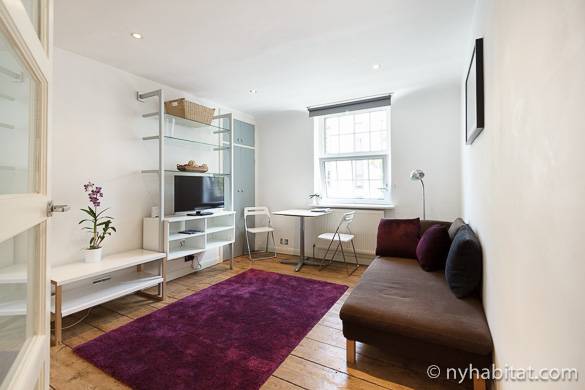 Photo du petit salon tout en blanc de l’appartement LN-1485