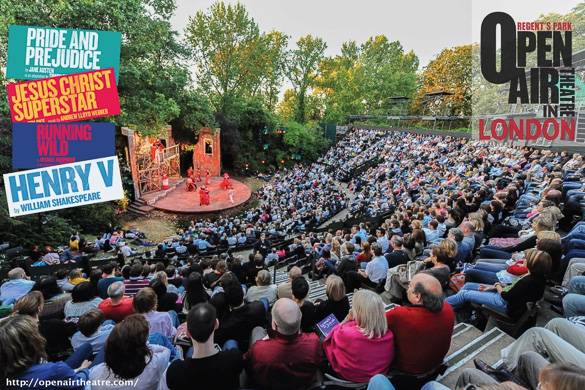 Photographie du public regardant une pièce de théâtre sur une scène en plein air