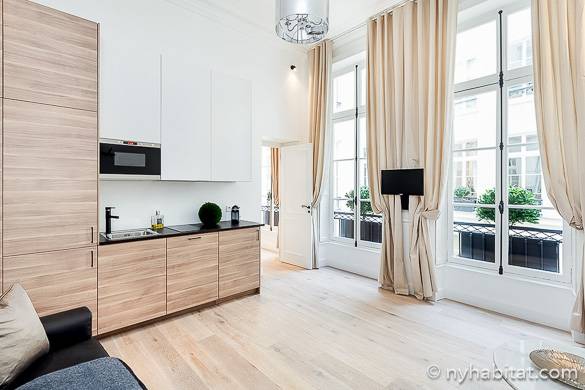 Photographie de la cuisine et du séjour de l’appartement meublé PA-4493