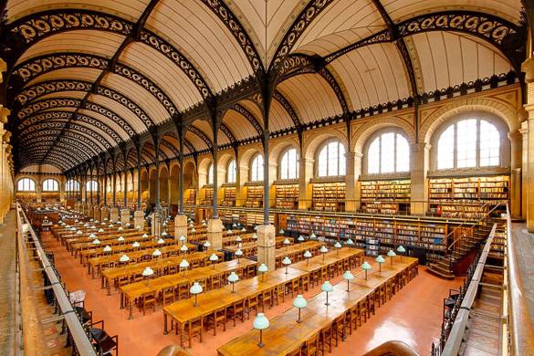 Photographie de la grande salle de lecture voutée de la bibliothèque Sainte-Geneviève