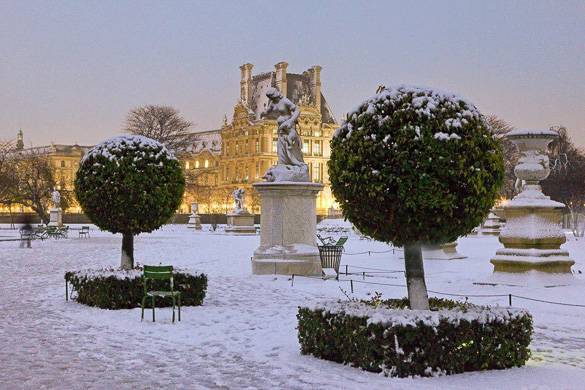 Photo d’un jardin enneigé dans le quartier du Marais à Paris