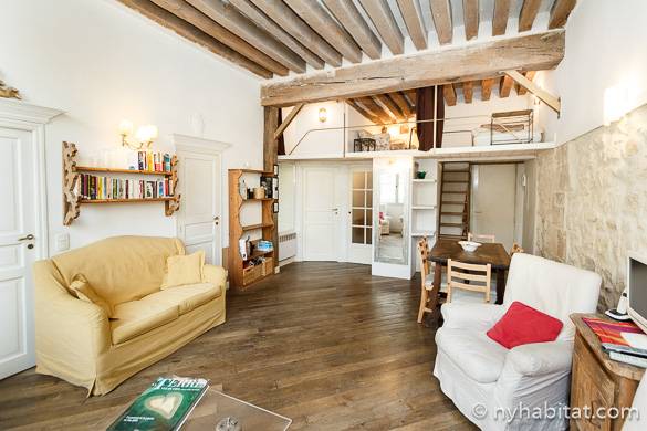 Photo de l’appartement PA-4608 dans le Marais avec poutres apparentes et mezzanines
