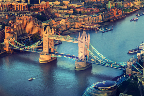 Photo du Tower Bridge surplombant la Tamise à Londres