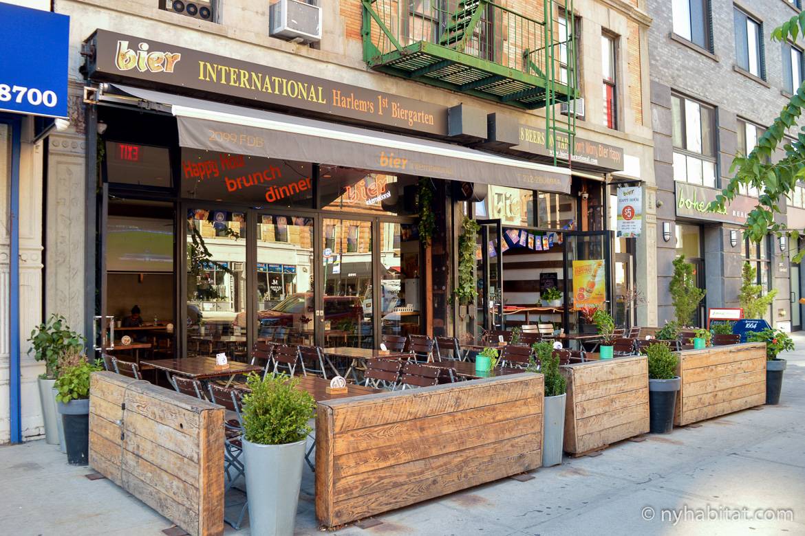 Photo d'une brasserie en plein air à Harlem