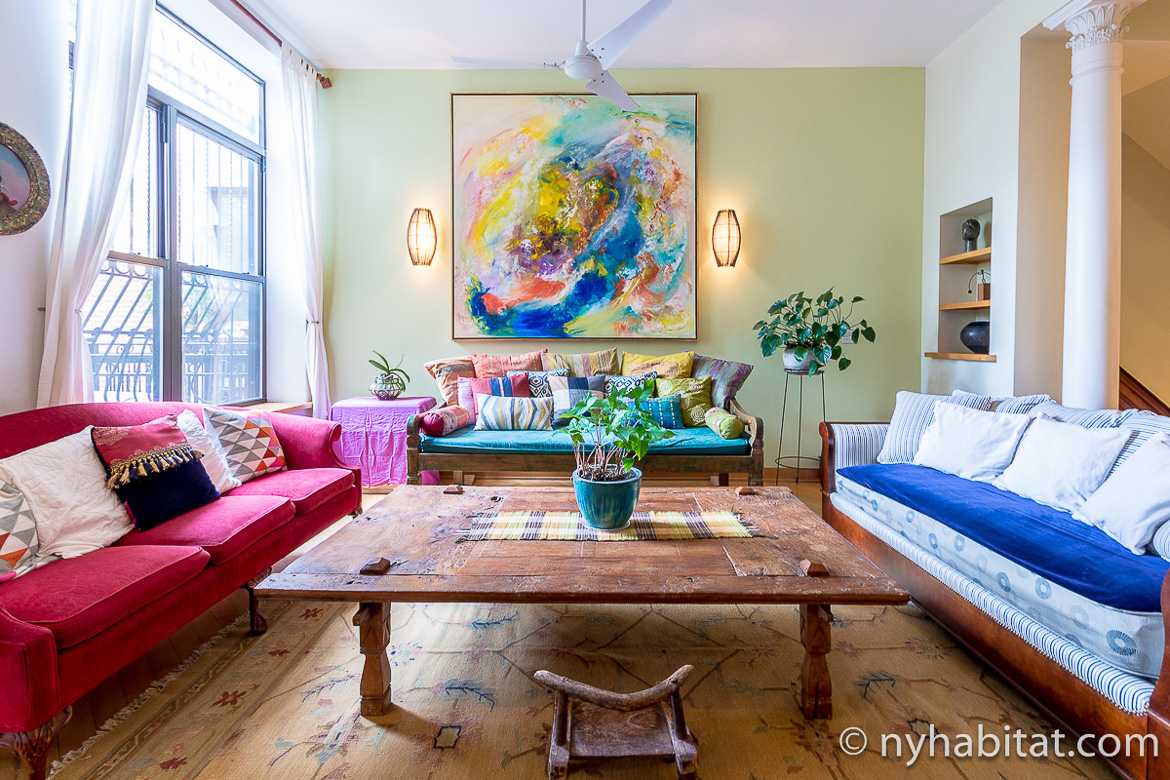 Photo de 3 canapés dans le salon de l'appartement NY-11554 à Harlem