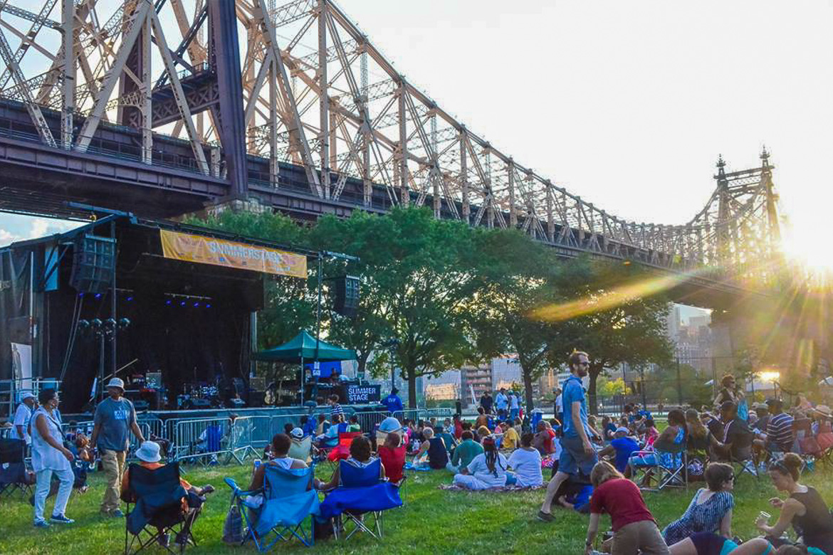 Photo d’un concert de plein air près de Queensboro Bridge