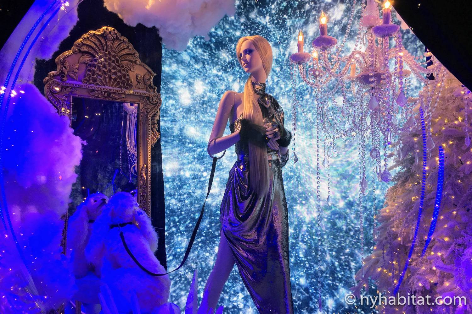 Photo de la vitrine 2018 de Saks Fifth Avenue sur le thème de Broadway.