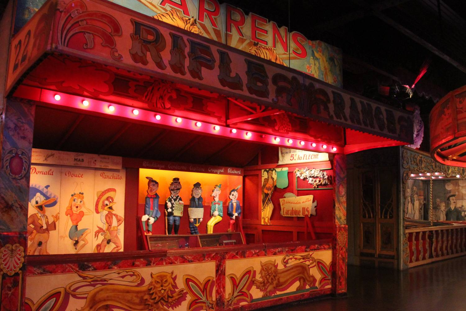 Photo de jeux de fête foraine exposés au musée des Arts forains.