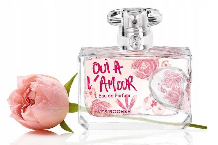 Image d’un flacon du parfum français « Oui à L’Amour » de la marque Yves Rocher avec une rose de couleur rose (Crédit Photo : archiwum.allegro.pl)