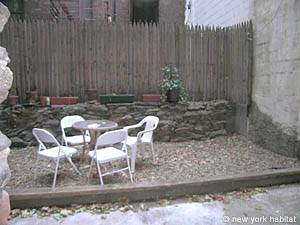 New York: patio di un appartamento 2 stanze da letto nello Upper East Side (NY-11748)