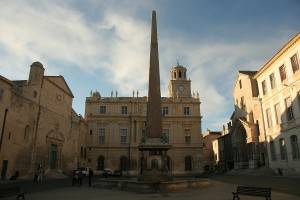 Una piazza di Arles
