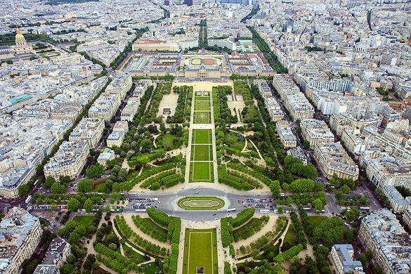 Il Champ de Mars visto dalla Tour Eiffel