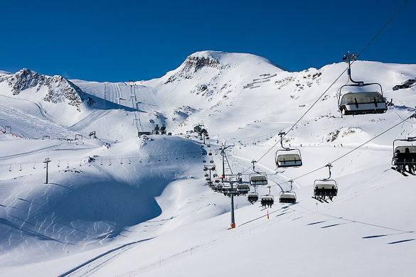 Montagne delle Alpi francesi, coperte di neve